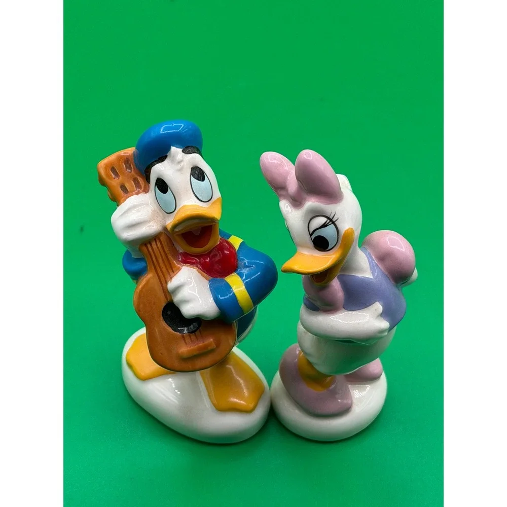 Disney NE Donald and Daisy Duck Ceramic Salt and Pepper Shakers Vintage Set